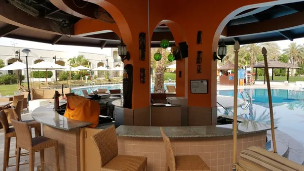 Aquarius Pool Bar - Restaurants in Al Ain - photo 4