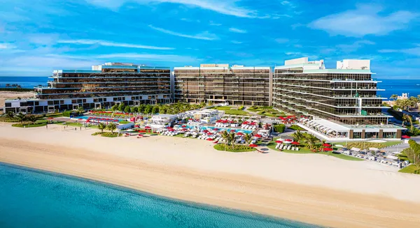 تي إتش 8 النخلة دبي - منتجع شاطئي - مجموعة ڤينييت من IHG - فنادق in دبي