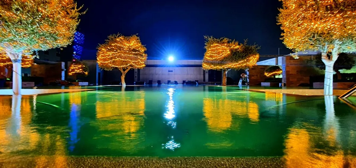 Glow - Poolside Sports Bar - Restaurants in Abu Dhabi - photo 2