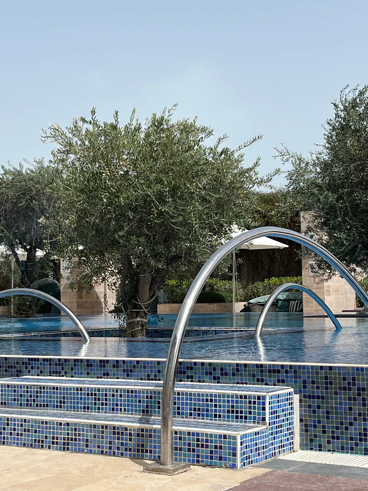 Glow - Poolside Sports Bar - Restaurants in Abu Dhabi - photo 9